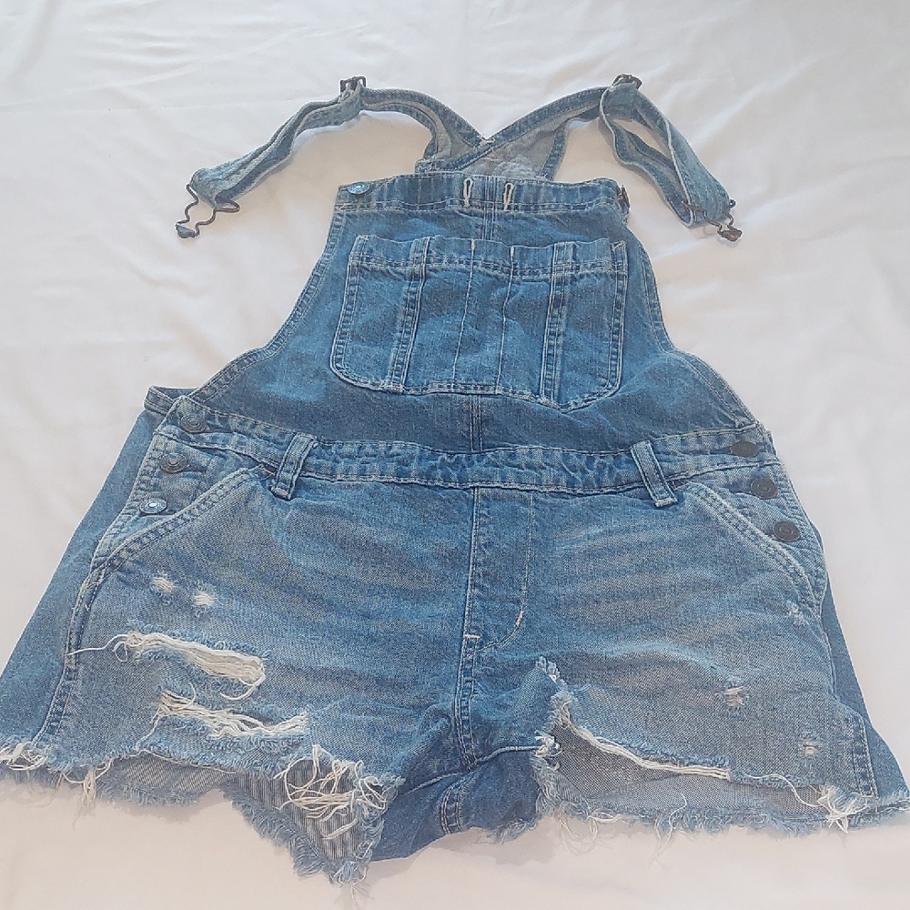Abercrombie & Fitch Blue Denim Distressed  Overalls ShortsSize Small